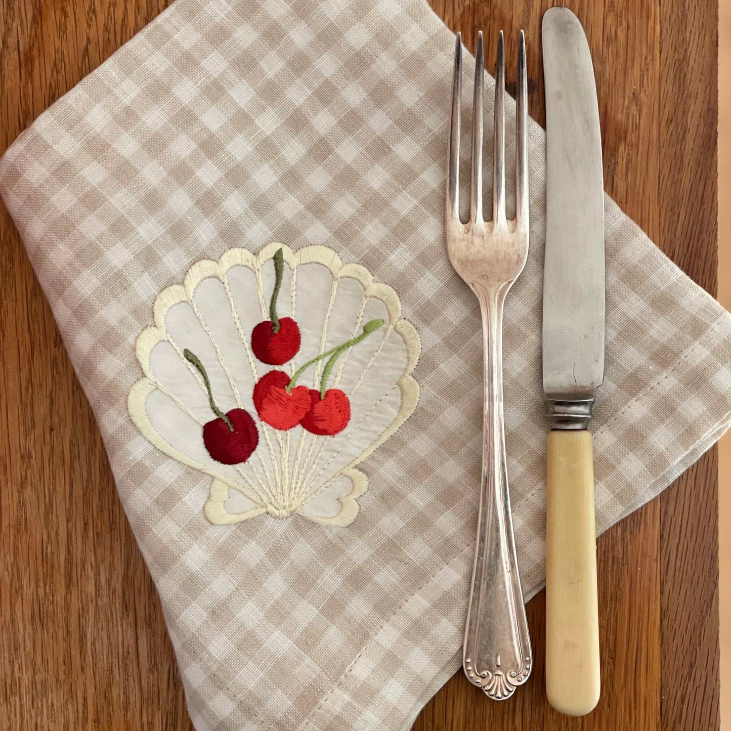 cherry napkin with cutlery 